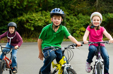 Maßgeschneiderte Kinderhelme: Begleiten Sie die Sicherheit und den Stil Ihres Kindes